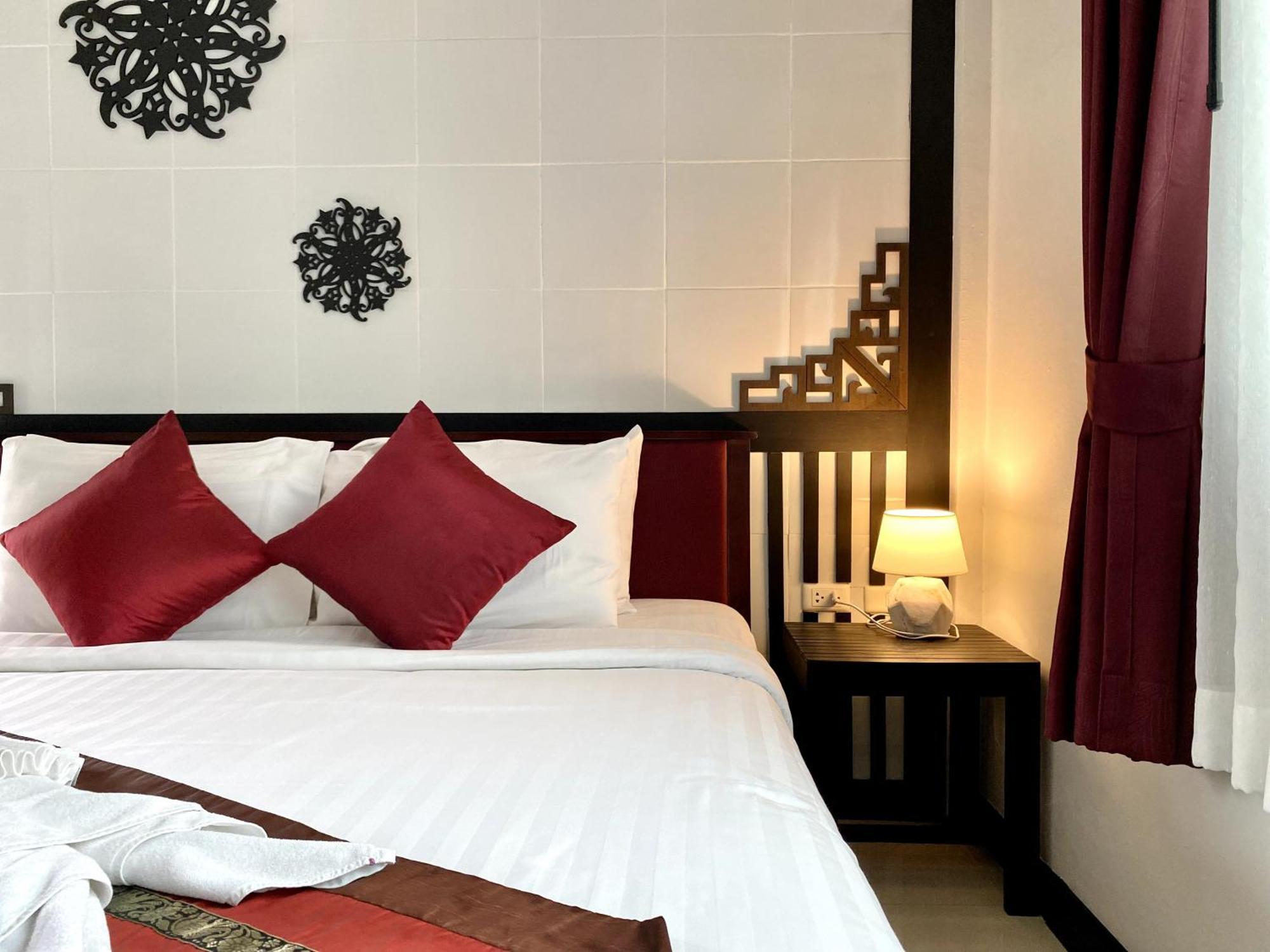 Sunray Beach Hotel Patong Exterior foto