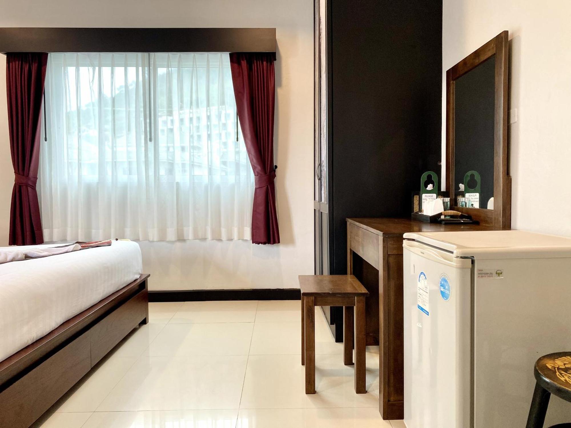 Sunray Beach Hotel Patong Exterior foto