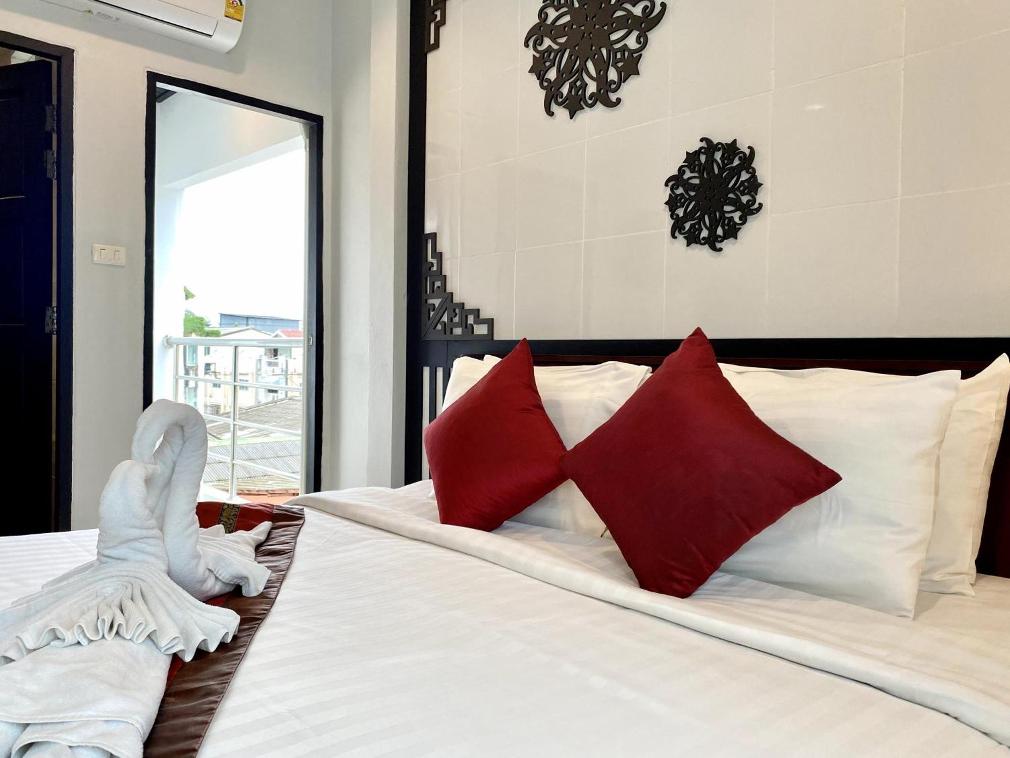 Sunray Beach Hotel Patong Exterior foto