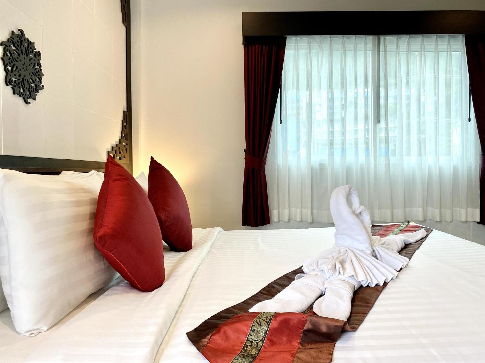 Sunray Beach Hotel Patong Exterior foto