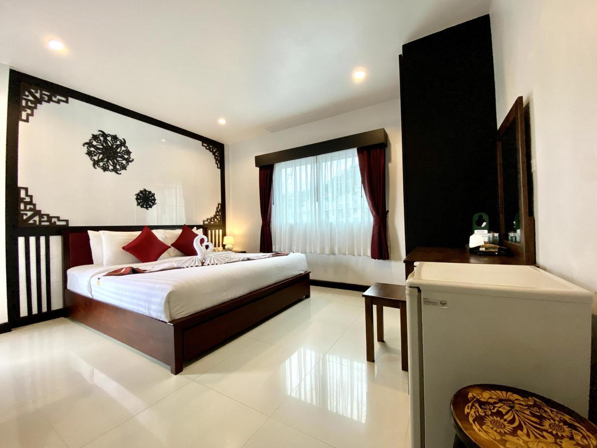 Sunray Beach Hotel Patong Exterior foto