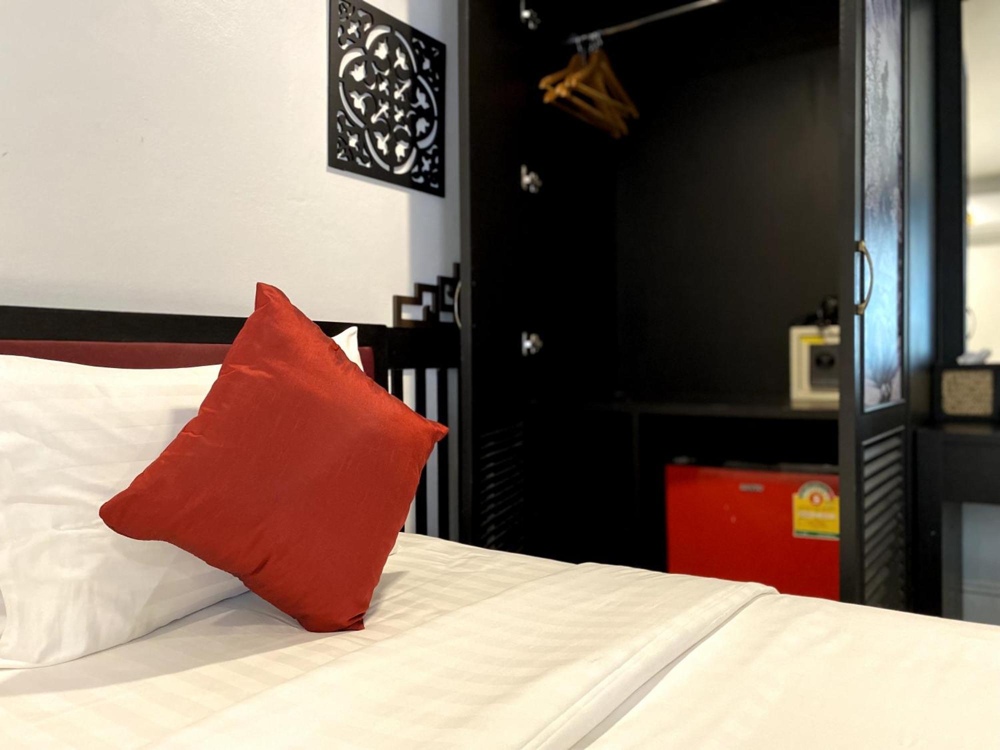 Sunray Beach Hotel Patong Exterior foto
