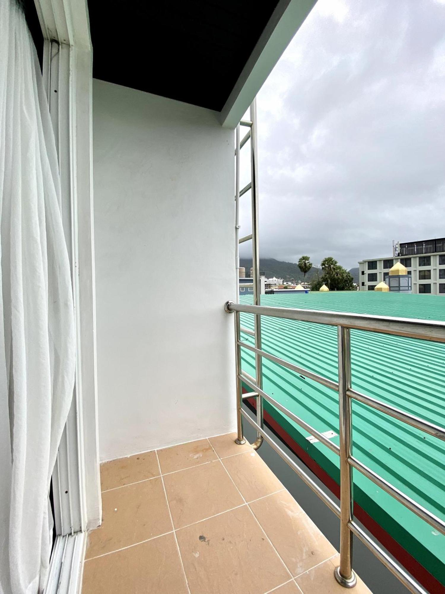 Sunray Beach Hotel Patong Exterior foto