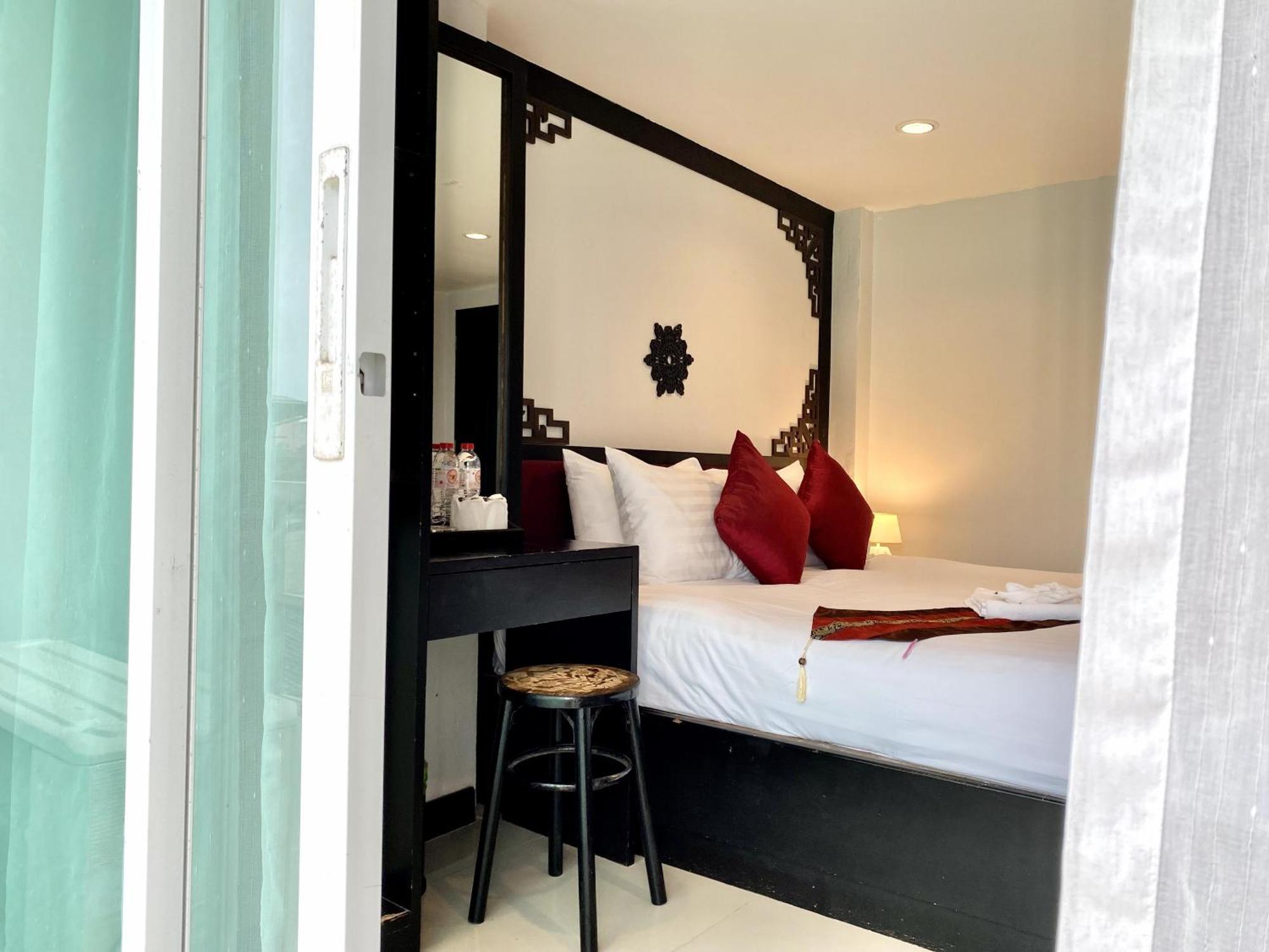 Sunray Beach Hotel Patong Exterior foto