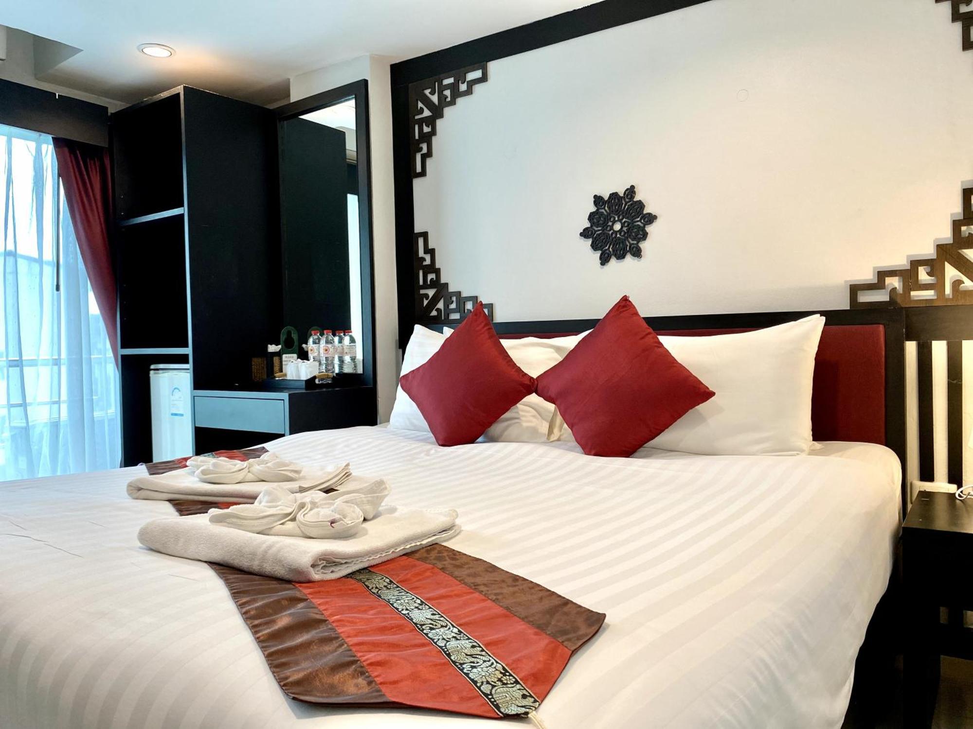 Sunray Beach Hotel Patong Exterior foto