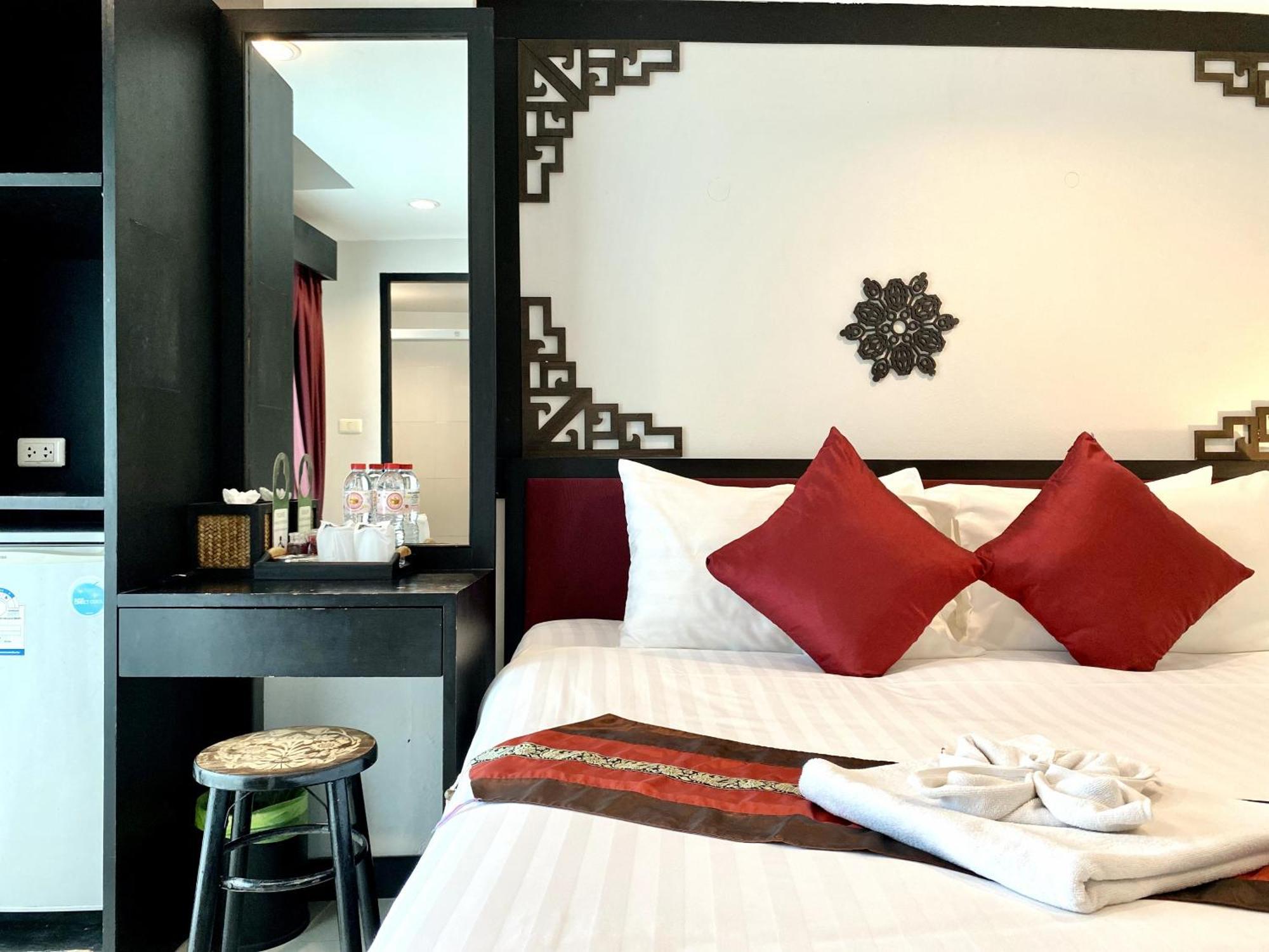Sunray Beach Hotel Patong Exterior foto