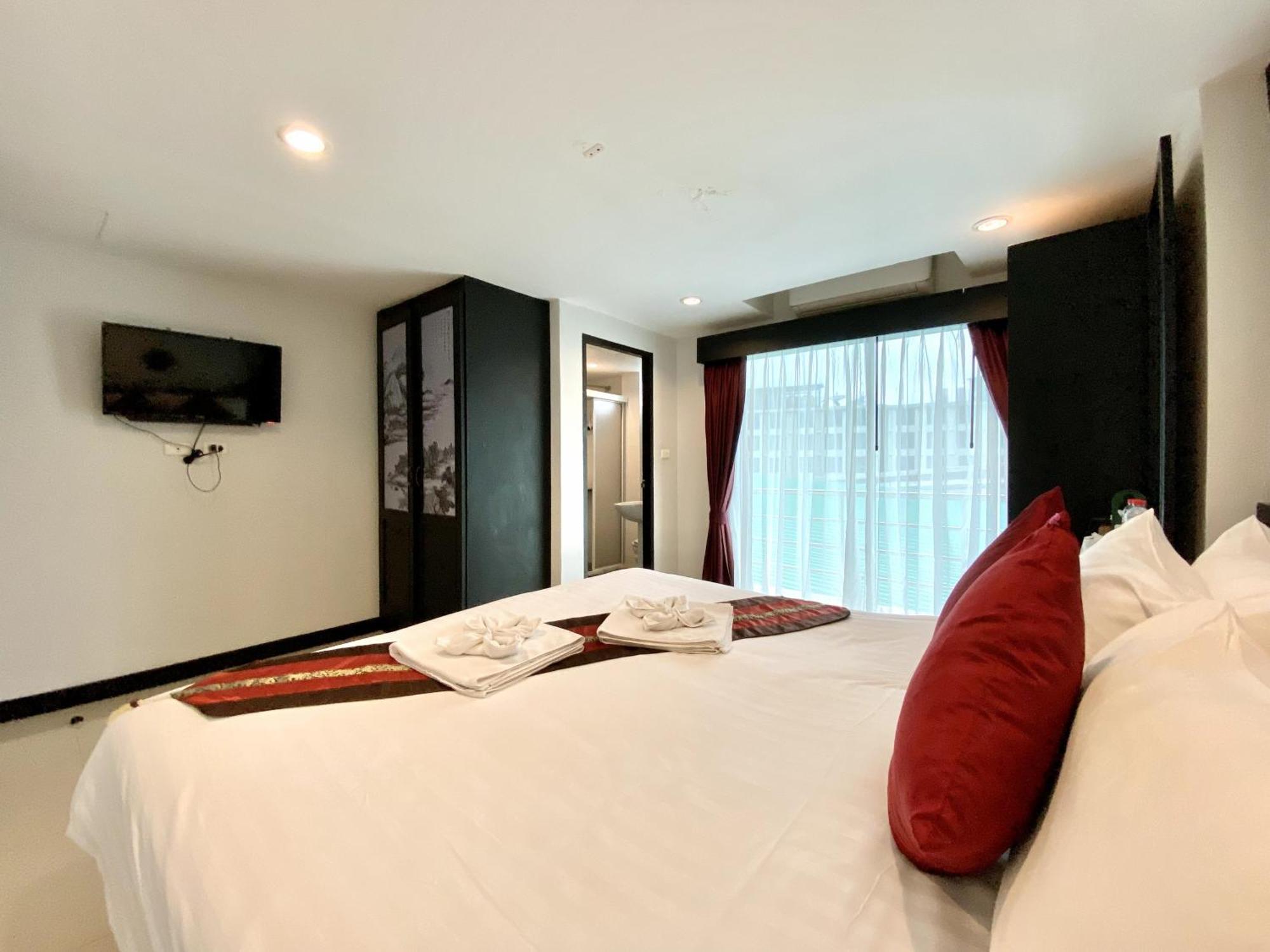 Sunray Beach Hotel Patong Exterior foto
