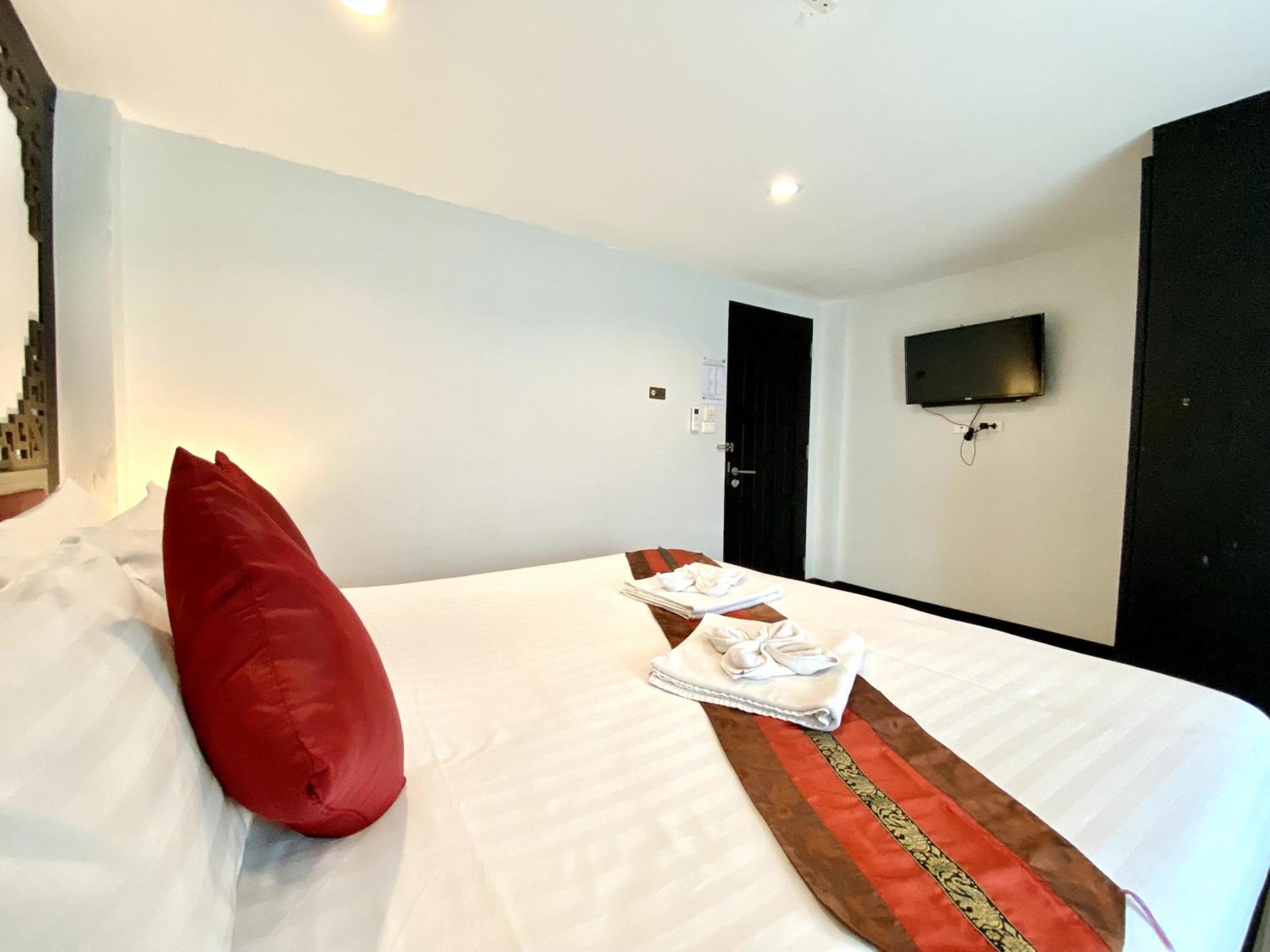 Sunray Beach Hotel Patong Exterior foto