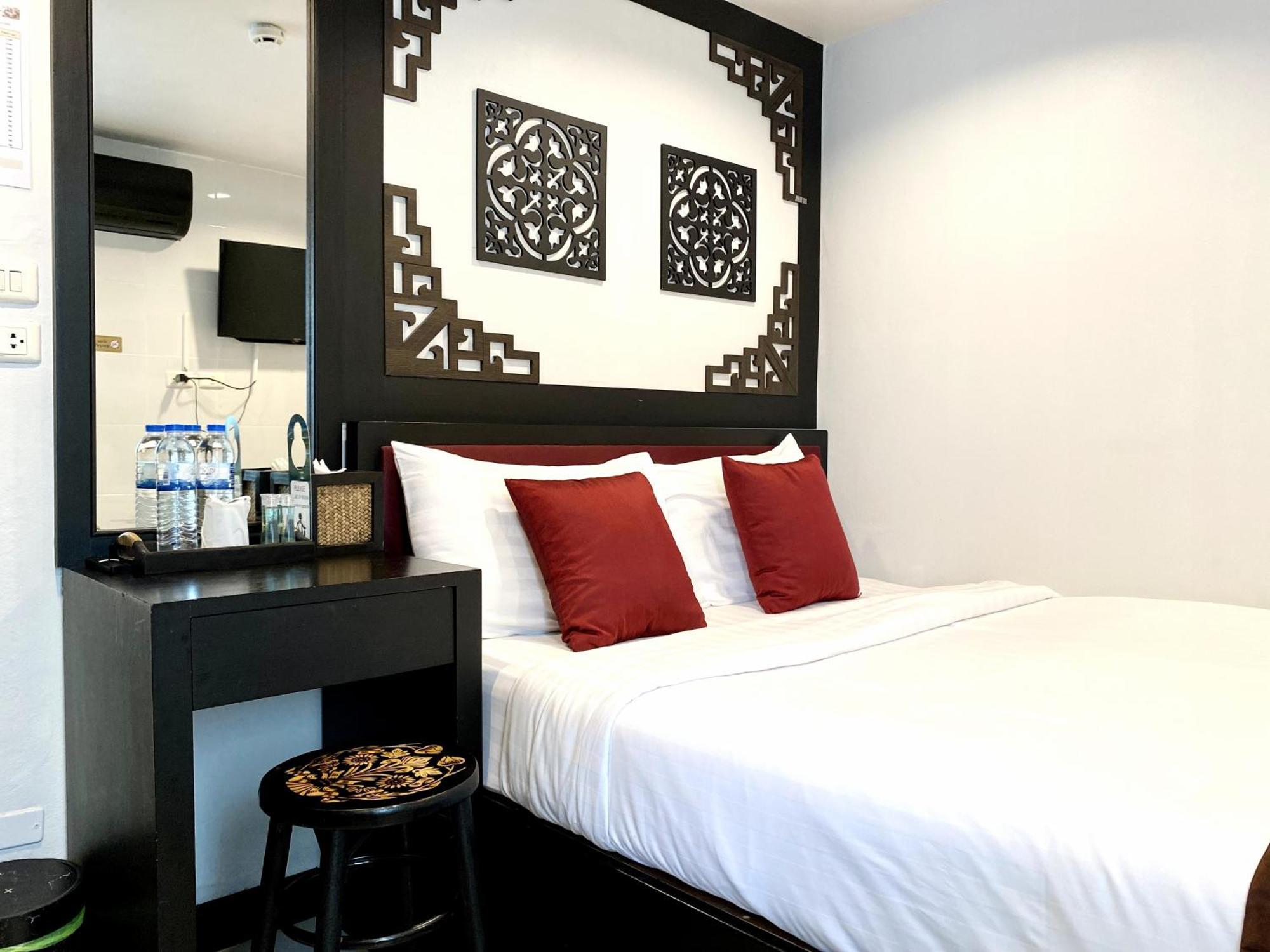 Sunray Beach Hotel Patong Exterior foto