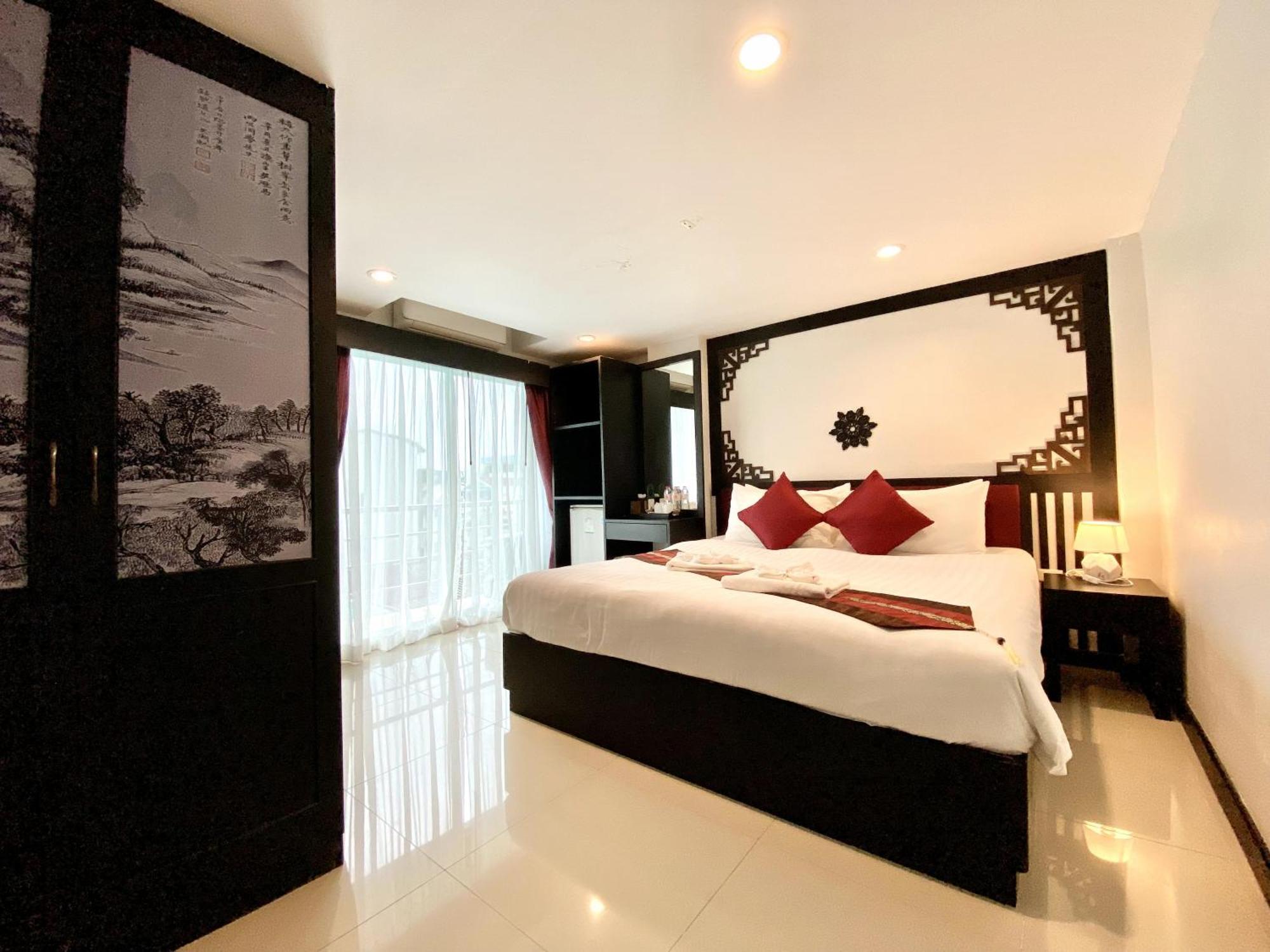 Sunray Beach Hotel Patong Exterior foto